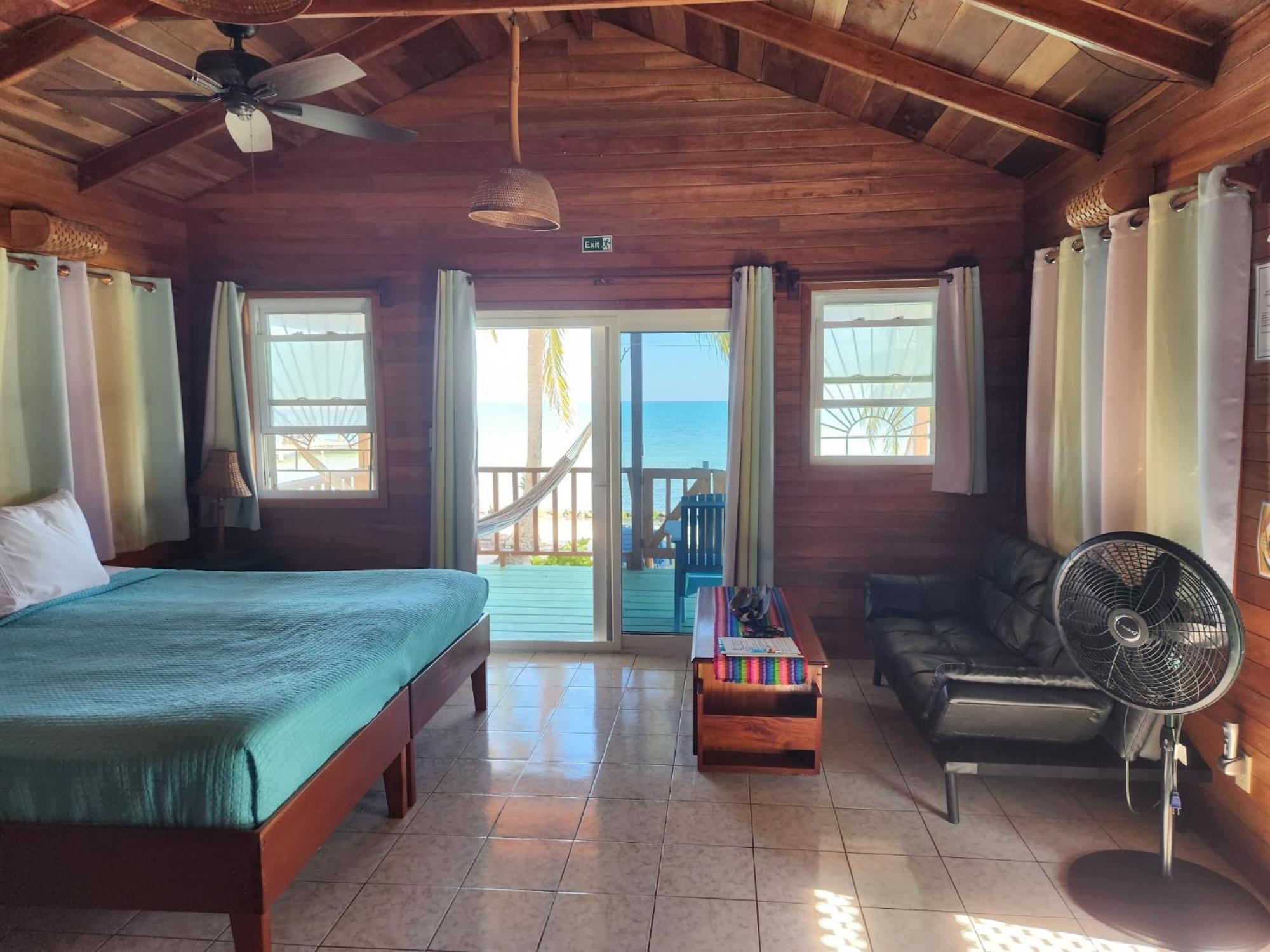 Coco'S Beachfront Cabanas Seine Bight Village エクステリア 写真